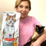 Marina Fedunkiv Instagram - А вы знаете, что у меня 3 кошки? 🐱🐱🐱
Расскажу вам про самую взрослую: ее зовут Тася (на фото на руках). 
Я забрала ещё котёнком после трагической смерти моего друга, раньше она была его..
Тасе 13 лет и она со мной со времён, когда я жила в Перми и кто такая Марина знали только друзья, родственники и соседи (я громко репетировала дома по ночам 😊).
⠀
Вместе с ней я переехала в Москву, скиталась по съёмным квартирам, летала на самолётах и ездила на поездах. Признаёт она только меня и больше никого 🤷‍♀️
⠀
Для своей Таси и остальных мохнатых я хочу самого лучшего и поэтому выбираю корм для стерилизованных кошек Hill's. Он содержит формулу контроля веса, чтобы помочь кошке оставаться в форме и антиоксиданты для поддержания иммунитета. 
В ассортименте три разных вкуса для самых привередливых - с уткой, с курицей, с тунцом и влажные корма!
⠀
А еще @hillspetrussia помогает приютам - фонд РЕЙ и Подбери Друга - обеспечивает подопечных правильным питанием.
⠀
По промокоду STERIL20 скидка 20% на корма Hill's на @ozonru по ссылке: bit.ly/ozonhills
⠀
#SciencePlan #hillstransforminglives