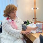 Marina Fedunkiv Instagram - Девочки, мальчики, не волнуйтесь, со мной все хорошо😏 
То ли первый день открытия театрального сезона, то ли долгая пауза в выступлениях, а может так сильно вошла в образ своего героя, что переволновалась.. ну ещё тут один мне сказал «возраст», больше его никто не видел.. 😎 
В общем, хорошо, что в моей гримерке есть помощник из Швейцарии, который не рассказывает мне байки про возраст, а просто точно и быстро понимает моё внутреннее состояние) Да я про давление. Тонометр @bwell.swiss 
Все просто:
Вот так надел, кнопку нажал, 20 секунд и ты уже понимаешь, можно ли лететь в космос или стоит пойти отдохнуть 😅
Рекомендую! 👍

#bwellswiss #тонометр