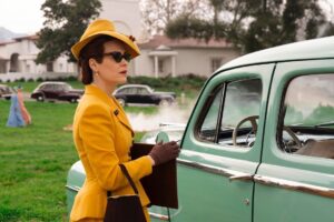 Sarah Paulson Instagram - That's my Mildred. 💚
The brilliant @eyrichlou and Rebecca Guzzi are responsible for these sublime costumes.
#Ratched