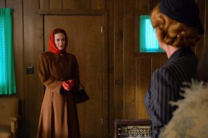 Sarah Paulson Instagram - That's my Mildred. 💚
The brilliant @eyrichlou and Rebecca Guzzi are responsible for these sublime costumes.
#Ratched