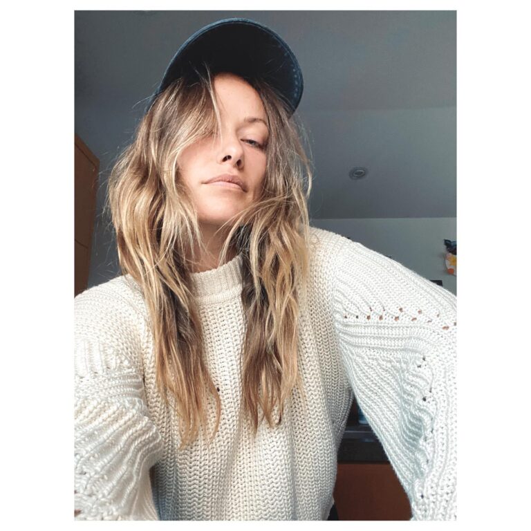 Olivia Wilde Instagram - Sweatah weathah. @lalignenyc ❣️