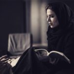 Sahar Dolatshahi Instagram - دوستان عزيزم فيلم نيمرخ ها آخرين ساخته ايرج كريمى كه افتخار حضور در آن را داشتم، در گروه هنر و تجربه اكران شد. به نظر خيلى از اهالى هنر و منتقدين، اين فيلم عاشقانه تأثيرگذاريست كه جايش بسيار در بخش مسابقه خالى بود. پيشنهاد مى كنم اين فيلم رو حتماً ببينيد و اگر تمايل داشتيد نظرتون رو برام بنويسيد. هميشه دل شاد و سلامت باشيد. عكس : مريم تختكشيان عزيز 🌹