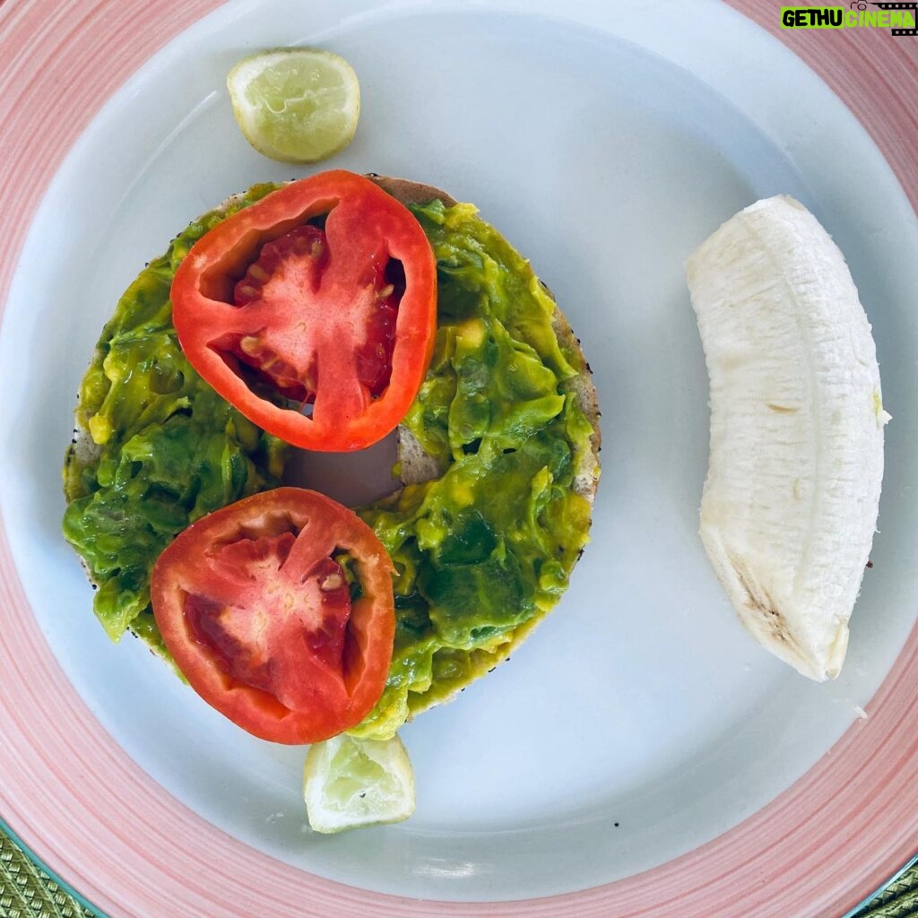 Nia Long Instagram - Breakfast is served! ♥️