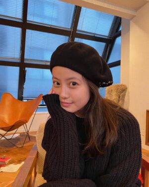 Mio Imada Instagram - ハンバーグのTVみて、
ハンバーグ食べたくなりました、
食欲の秋ですね🍄
いつの間にかニットです🧶
#お久しぶりです