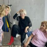 Marina Fedunkiv Instagram - Наконец-то НАШ ПРОФЕССИОНАЛЬНЫЙ ПРАЗДНИК!  Работаем! Осталось погладить повседневку... 

@potapuwkina @kroshka_duda 

 #маринафедункив #федункив #премьера #песня #актриса #певица #юмор #прикол #ржака #премьера #Байландо #бэнд #корпоратив #comedywoman #шоу #реальныепацаны #федункинмаклауд #пожилойблоггер #halloween #хэллоуин2020