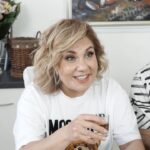 Marina Fedunkiv Instagram - Когда шёл знакомиться с родителями, а попал на программу «Давай Поженимся» 
@karinakross
@natalia_bochkareva_official 
@ershovich 

 #маринафедункив #федункив #премьера #песня #актриса #певица #знакомствосродителями #юмор #прикол #ржака #бэнд #корпоратив #comedywoman #шоу #реальныепацаны #федункинмаклауд #пожилойблоггер
