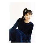 Suzu Hirose Instagram - いっぱい載せるのとってもお恥ずかしいんですけど、本日発売の、本日発売の、本日発売の、(大事かなと思って3回言った)2021年のカレンダーは、お友達にお願いして撮ってもらい、すごく写真可愛いので、、、載せさせて頂きまっす。2枚目ちょこっと写り込んでる　@malaciel ありがとう❤︎楽しかった👩🏼‍🦱