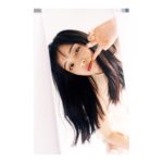 Suzu Hirose Instagram - いっぱい載せるのとってもお恥ずかしいんですけど、本日発売の、本日発売の、本日発売の、(大事かなと思って3回言った)2021年のカレンダーは、お友達にお願いして撮ってもらい、すごく写真可愛いので、、、載せさせて頂きまっす。2枚目ちょこっと写り込んでる　@malaciel ありがとう❤︎楽しかった👩🏼‍🦱