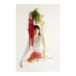 Suzu Hirose Instagram - いっぱい載せるのとってもお恥ずかしいんですけど、本日発売の、本日発売の、本日発売の、(大事かなと思って3回言った)2021年のカレンダーは、お友達にお願いして撮ってもらい、すごく写真可愛いので、、、載せさせて頂きまっす。2枚目ちょこっと写り込んでる　@malaciel ありがとう❤︎楽しかった👩🏼‍🦱