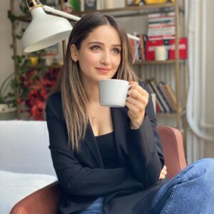 Gökçe Akyıldız Instagram - Güzel fikirlere karşı🧚🏼‍♀️