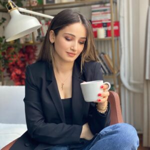 Gökçe Akyıldız Instagram - Güzel fikirlere karşı🧚🏼‍♀️