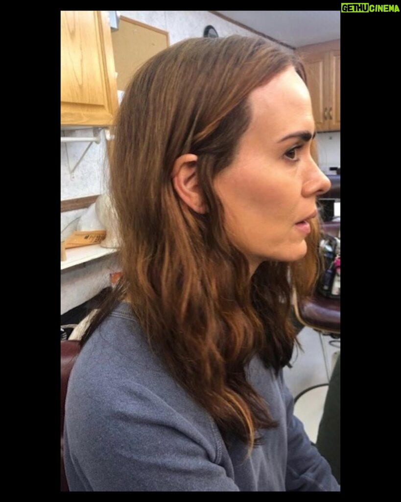 Sarah Paulson Instagram - Diane is watching you.
Happy Friday the 13th. #RunFilm