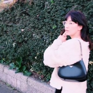 Asami Mizukawa Instagram - クラシックだけどコロンとかわいらしい佇まい。
#PradaCleo