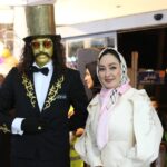 Elham Hamidi Instagram - راه های رسیدن به خدا بسیار است همانطور که راه های هنرمندی و پول در آوردن هم بسیار است این جوان معروف به عمو فرفری با ساختن کارکتری برای خود ضمن اینکه با بکارگیری خلاقیت خود به شادی مردم کمک میکند از این طریق پول در میارد ، این مطلب و برای جوانانی گذاشتم که مدام از بیکاری و بی پولی نالان و گله مندند .پس از شما حرکت از خدا برکت