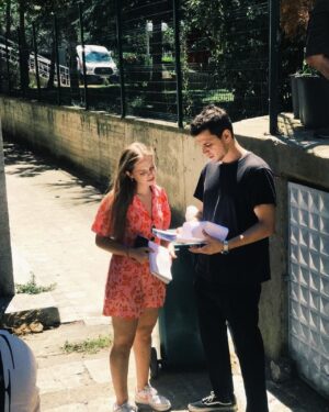 Alina Boz Instagram - Paydos! Sıra sende @netflixturkiye 😋❤️ #Aşk101