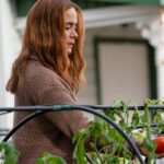Sarah Paulson Instagram - Grab it like you mean it. 🍅 Happy Thanksgiving!
Also, my brilliant friend @OfficialCleaD directed #HappiestSeason which is also streaming on @Hulu. Watch it this weekend!