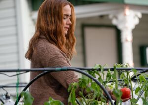 Sarah Paulson Instagram - Grab it like you mean it. 🍅 Happy Thanksgiving!
Also, my brilliant friend @OfficialCleaD directed #HappiestSeason which is also streaming on @Hulu. Watch it this weekend!