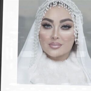 Elham Hamidi Instagram - .
امروز برای من رسید
اولین تولدی که منو عشق زندگیم پاره ی تنمون رو در آغوش میکشیم
و من با هزاران امید و آرزو شمع های کیک تولد رو فوت میکنم.
مادر شدن دنیای عجیبی داره... 
بی صبرانه منتظر روز های خوب و مخصوص خودت میمونی که اون رو هم وقف کودکت کنی. 
البته بسیار متاسف و ناراحتم که نتونستم مثل همیشه هشتم آذر رو جشن بگیرم و در کنار تمام عزیزانم باشم... 
متاسفم که این روز ها حالمون خوب نیست... 
متاسفم که داغدار هستیم. 
اما در همین لحظه سلامت، سعادت و خوشبختی رو برای همه ی شما همراهانم خواستارم.
.
.
.
.
#elhamhamidi #birthday #birthdaygirl #تولد #الهام_حمیدی