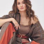 Gökçe Akyıldız Instagram - @gardiropmagazin Ocak sayısı✨ 
Genel Yayın Yönetmeni: @gulay_ozdemir 
Fotoğraflar: @serhathayri
Videografi: @vastistanbul
Moda Direktörü: @caglakucukdereli 
Styling: @irmakozdener
Saç ve Makyaj: @mesut.ozuzun 
Prodüksiyon: @mine.gunduz
Fotoğraf Asistanı: @ugursariduran

@nutekstudio @gardiropmagazin @onemgunalagency