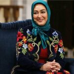 Elham Hamidi Instagram - خواهشا منه ،  عجول و  لجباز و از ادامه فعالیت در اینستا و شبکه مجازی منصرف نکنید 😴، خواهش میکنم  وکیل پایه یک دادگستری نشید و من و ادمها و زندگی شخصی مارو قضاوت نکنید من سعی کردم گفتگویی روان  و بی ریا و خالصانه داشته باشم اما واقعا از دست بعضی ها نمی توان آب خورد و براحتی اسم و فامیلت و گفت چه برسه به مسائل شخصی و زندگی خصوصی ، من پنهان کاری نکردم و گفتم قسمت نشده ازدواج کنم چون در حال حاضر و مدتهاست مجردم و ازدواج نکردم  و حاضر نیستم برای بیماری عده قلیلی دارو و سوژه باشم  انهم در حوزه زندگی خصوصی ، همدیگرو زود قضاوت نکنیم .ای کاش میشد جای من بودید و بعضی از این کامنت ها رو میخوندید و هضم میکردید ، واقعا دوست دارم بدونم  اطلاع از ازدواج و یا جدایی من چه دردی از این گروه دوا میکنه و چه مشکلی و از شون حل میکنه ، مننون از دوستان و دوستداران واقعی و پاک 
خواهر همه شما الهام