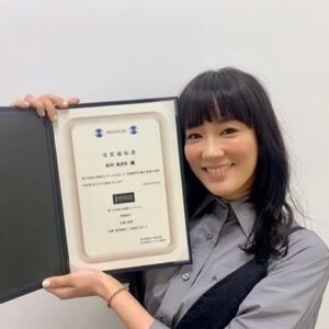 Asami Mizukawa Instagram - 報告させてくださいな🗣
TAMA映画賞、報知映画賞に続き…
昨年の12月にヨコハマ映画賞の主演女優賞
昨日、毎日映画コンクールの女優主演賞をいただきました。
ありがとうございます。
嬉しい。
賞をいただくと、作品と長く関わる事が出来るからこれまた喜びです。

3枚目からの写真は撮影時のチカちゃんと愛しき贅肉達をお届けします🔻笑