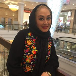 Elham Hamidi Instagram - سلام و شب بخیر به همه دوستان عزیز در جزیره زیبا و مرجانی و آرام کیش  خدمتتان هستم و واقعا باید گفت این فصل کیش وصف ناشدنیه ، ضمنا بعنوان یک کیشوند جا داره از مدیران عالی و مسئولان محلی این شهر جنوبی کشورمان ، که انصافا آرامش و نظم ملموسی رو به جزیره بازگرداندند تشکر و قدردانی کنم#الهام_حمیدی