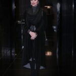 Sahar Dolatshahi Instagram - اكران خصوصي فيلم وارونگي 🌈 فيلم وارونگي از فردا شب در سينماهاي تهران.  عكس از هانيه زاهد عزيز. طراحي مانتوكار  نغمه كيومرثي عزيز.  @naghmehkiumarci