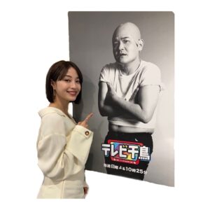 Suzu Hirose Instagram - 今夜ついにテレビ千鳥放送です〜🤩
お時間あれば是非ご覧下さい〜🤩
そうそう、パーマ先生には悪いけど、この前ストレートにしたんだよ。これはこれで、、どうでしょうか🤩
ちなみにテレビ千鳥収録はパーマかけたてでくるくるしすぎてるけどそれはそれで、気にしないで🤩