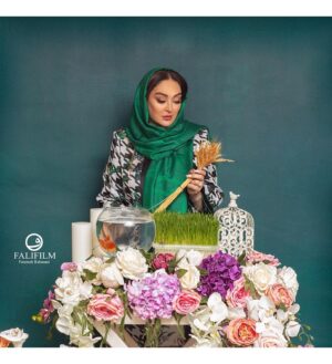 Elham Hamidi Instagram - .
چه جان بخش است خنکای هوای بهاری
چه دل انگیز است این سبزینگی درختان
و من چه خوشبختم که می توانم از سر عشق در این بهاران با تو به تماشای شکوفه ها بنشینم.
.
.
.
💄 : @maryamrahnama_makeupartist 
📸 : @falifilm 
.
.
.
#الهام_حمیدی  #عید #عیدنوروز 
#elhamhamidi