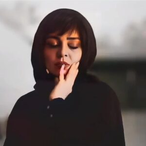 Sare Bayat Instagram - .
عید است میدانم...
اما دلم برایتان تنگ است...
گاهی از حالتان به من خبر دهید...♥️