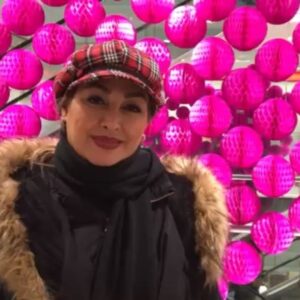 Elham Hamidi Instagram - سلام بر همه عشاق جهان ، هرگز نميرد  آنكه دلش زنده شد به عشق ..... شاد باشيد و سلامت و با كلي آرزوهاي خوب براي همتون