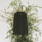 Asami Mizukawa Instagram - ロンTとシャツとワンピースの展開になります。
色合いも、良い。

この度、77circaと一緒に服を作りました。
わたしのラッキーナンバーの7をプラスして
『7 77circa』で展開する事になりました。

私自身普段から心地よくなるべく天然で自然なものを身につけたい、そして長く着れば着るほど自身の体にどんどん馴染んでその風合いに愛着が湧くような、シンプルで経年変化を楽しめるような服に出会えたら…とこの企画がスタートしました。
シルクを身に纏う心地よさから自己の世界を広げ、また外の世界へもっともっと別の意識を向けて是非新しい自分に出会えるきっかけなれば嬉しいなと思います。

今日から77circaさんでサイトオープンです。
どうぞ、よろしく。
#77circa #777circa