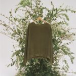 Asami Mizukawa Instagram - ロンTとシャツとワンピースの展開になります。
色合いも、良い。

この度、77circaと一緒に服を作りました。
わたしのラッキーナンバーの7をプラスして
『7 77circa』で展開する事になりました。

私自身普段から心地よくなるべく天然で自然なものを身につけたい、そして長く着れば着るほど自身の体にどんどん馴染んでその風合いに愛着が湧くような、シンプルで経年変化を楽しめるような服に出会えたら…とこの企画がスタートしました。
シルクを身に纏う心地よさから自己の世界を広げ、また外の世界へもっともっと別の意識を向けて是非新しい自分に出会えるきっかけなれば嬉しいなと思います。

今日から77circaさんでサイトオープンです。
どうぞ、よろしく。
#77circa #777circa