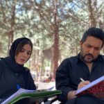Sahar Dolatshahi Instagram - همراه با آقا بهداد (امیر شایگان)  در حال آماده شدن برای سکانس ٫عکسها رو آقا شاه حسینی گرفتن 💙💙 #میخواهم_زنده_بمانم