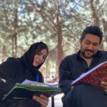 Sahar Dolatshahi Instagram - همراه با آقا بهداد (امیر شایگان)  در حال آماده شدن برای سکانس ٫عکسها رو آقا شاه حسینی گرفتن 💙💙 #میخواهم_زنده_بمانم
