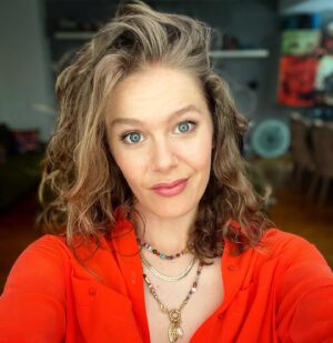 Burcu Biricik Instagram - love orange 🧡
