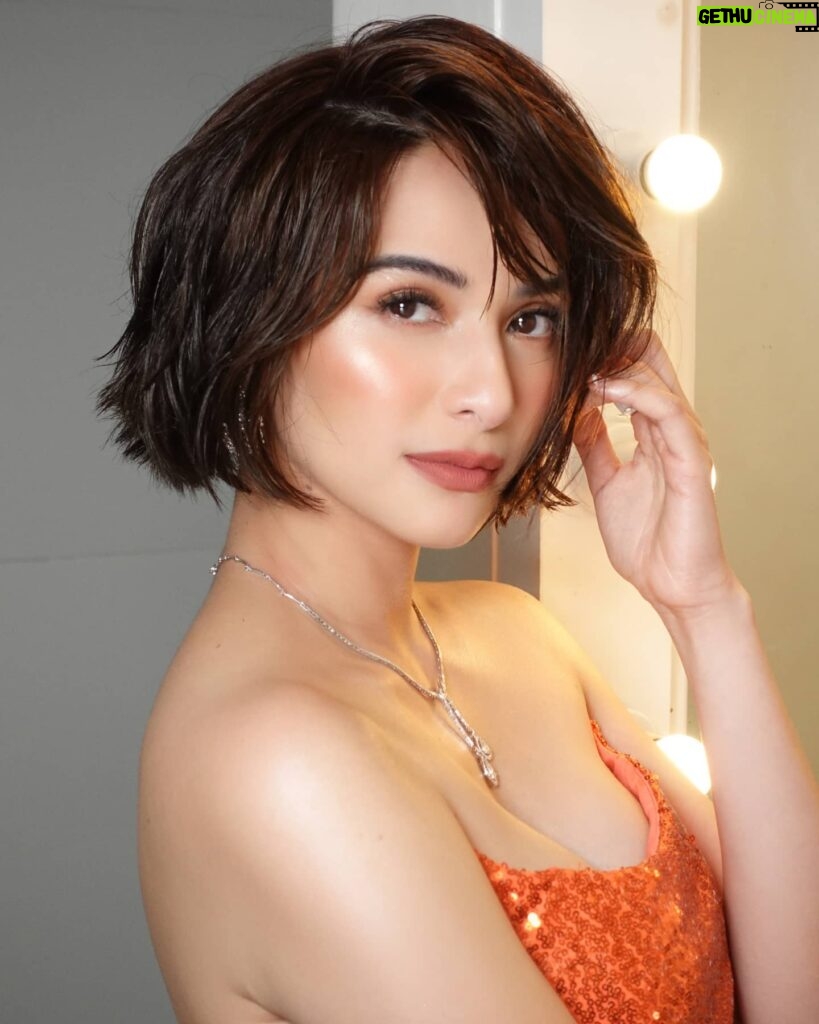 Jennylyn Mercado Instagram - 6.6

Make up: @antheabueno 
Hair: @rjdelacruz
Styling: @ajalberto
Lashes: @tokyoglamph