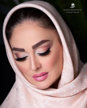 Elham Hamidi Instagram - .
ممنون از سحر عزيزم بابت ميكاپ زيباش 🌹
@saharzp.makeupartist 
.
.
.
#elhamhamidi , #الهام_حمیدی ، #makeup #beauty #میکاپ