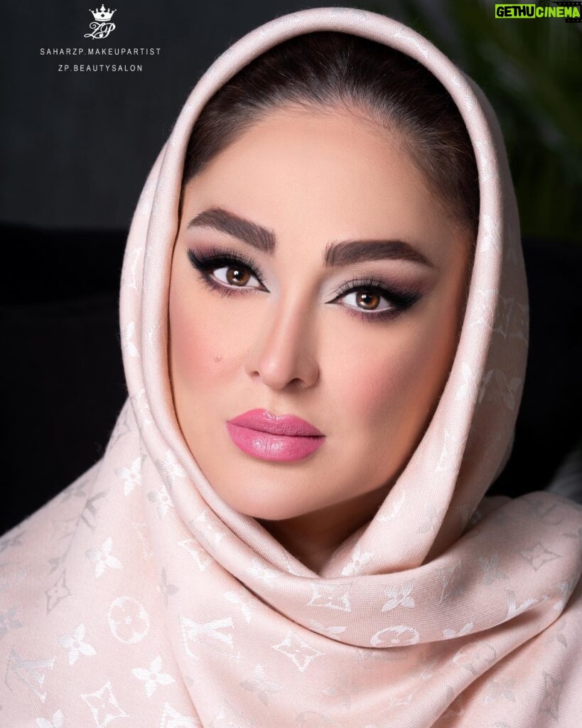 Elham Hamidi Instagram - .
ممنون از سحر عزيزم بابت ميكاپ زيباش 🌹
@saharzp.makeupartist 
.
.
.
#elhamhamidi , #الهام_حمیدی ، #makeup #beauty #میکاپ