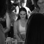 Alina Boz Instagram - En zoru da veda etmek değil midir zaten.. Elveda Maraşlı.. Elveda Mahur... Bu değerli projeye değer katan bütün o güzel insanlara kalbimin en derininden elveda 🖤 
Kamera önünde, kamera arkasında, şirkette, montajda, uzaklarda , yakınlarda , başından veya sonradan emeği geçen herkesin eline emeğine yüreğine sağlık. İyi ki hep birlikte geçirdiğimiz aylar, iyi ki bu güzel ekip, iyi ki edindiğim güzel dostluklar, iyi ki bizimle bu hikayeyi yaşayan ve yaşatan seyircimiz ,İYİ Kİ @marasli ⌛ 
Bu akşam son defa #Maraşlı ⌛ @maraslidizi