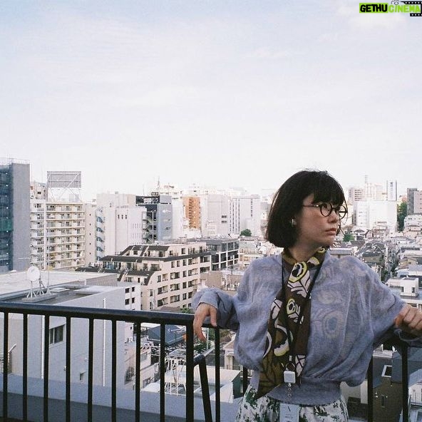 Asami Mizukawa Instagram - ⬡
①②黄昏たり
③わろたり
④寝たり
⑤食べたり
#フィルムで撮った現場写真