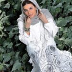 Sahar Dolatshahi Instagram - اميدوارم سرحال و سربلند باشين. 💕🌸عكس از كوروش جوان عزيز براى  اين شماره مجله ديده بان 🌈special thanks to : @ruban.beautyonline @taraparvaresh