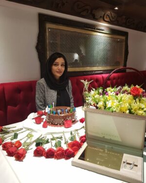 Sare Bayat Instagram - .
ممنونم از بهرام رادان عزيزم كه در شب تولدم با رسوندن جايزه بهترين بازيگر زن فستيوال شانگهاى به دستم، اين روز رو برام به ياد موندنى كرد.
و چقدر از استقبال تون براى فيلم زرد خوشحاليم و سپاسگزار💛💛💛
.
#ساره_بیات 
#sareh_bayat #sarehbayat