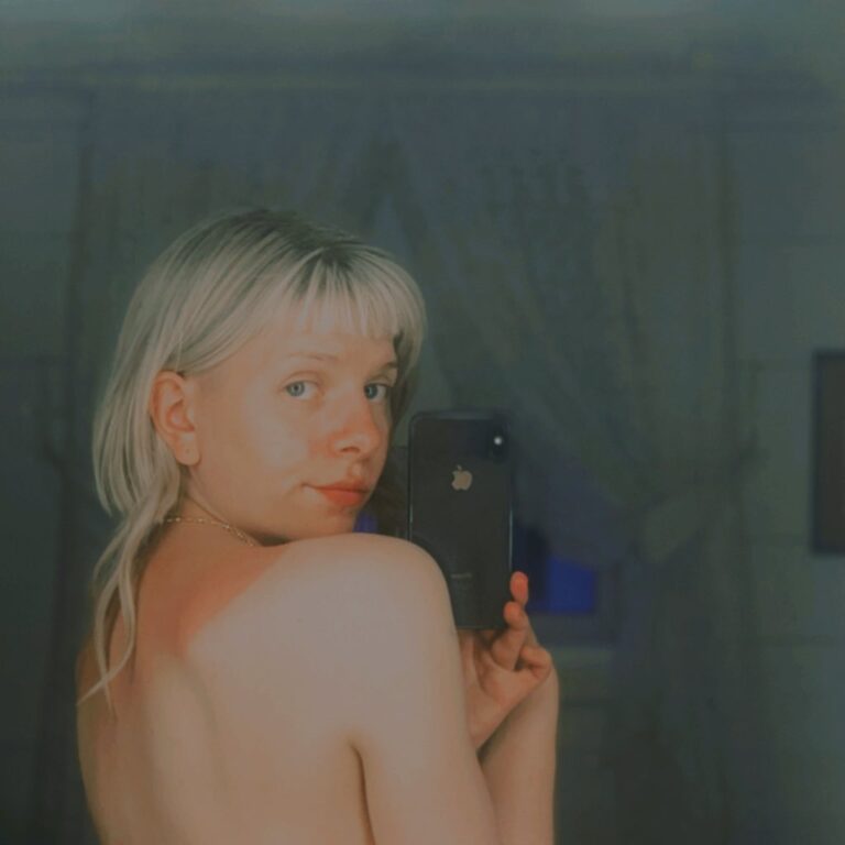 Aurora Aksnes Instagram - Don’t forget sunscreen my peeps 🌞🧝🏻‍♀️