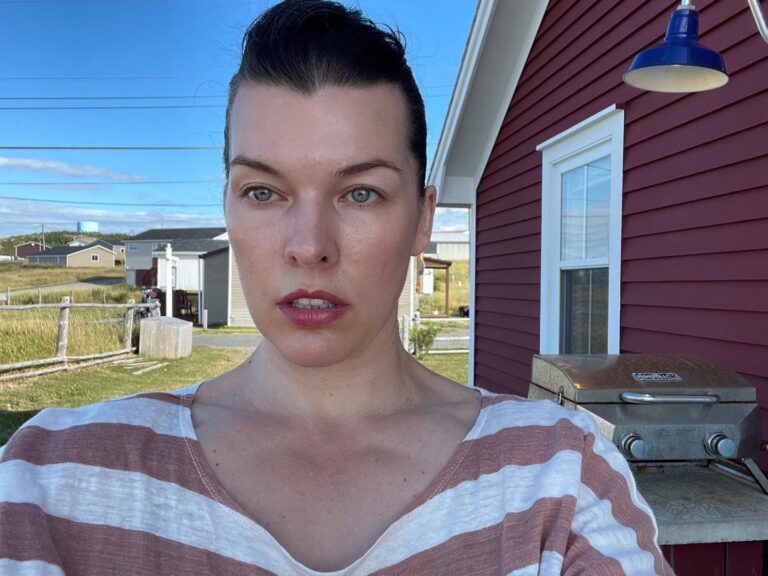 Milla Jovovich Instagram - What an insanely magical experience we had staying in the gorgeous town of Bonavista #newfoundland! Our cabin was literally heaven. Every morning I would wake up an hour before my daughter @everanderson just to sit on the porch and stare at the sea, drink my tea and do a crossword. After Ever finished work on her new movie #peterpanandwendy in the evening, we would go for walks, climbing the rocky cliffs leading down to the ocean. I loved watching her jumping from rock to rock, scrambling around like a little gazelle. At this time of year the weather has been incredible, the wind is fierce but warm, both exhilarating and relaxing. It’s really been unforgettable getting to know this gorgeous, rugged bit of paradise. Thank you to all the wonderful people of this community for welcoming us with open arms!✨