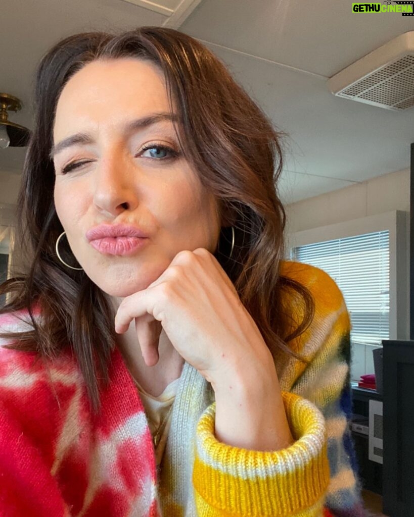 Caterina Scorsone Instagram - First trailer selfie of Season 18. We’re back, babes. And we love you more than ever. ❤️ @greysabc #greysanatomy #season18