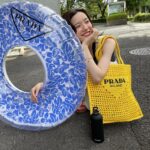 Mei Nagano Instagram - ・
今年初のうきわ！！
夏全開で気持ちが明るくなるね🌞
#pradaoutdoor 
#スタジオの駐車場での写真
#気持ちだけ海行って来ました🏄‍♀️