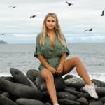 Kinsey Wolanski Instagram - Made some friends 🐦 @fashionnova fashionnovapartner #fashionnova