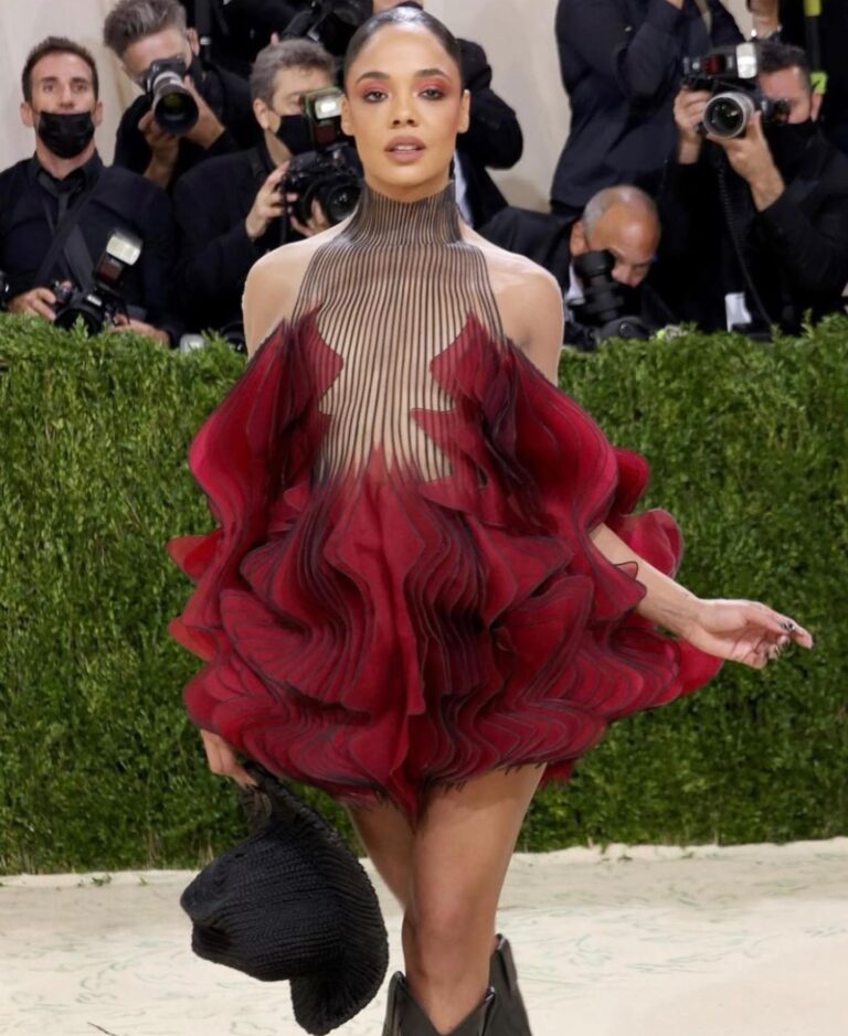 Tessa Thompson Instagram - Thank you to dream designer @irisvanherpen and @voguemagazine for having me at the @metcostumeinstitute for the evening. 
@gettyentertainment 

❤️‍🔥

To the most brilliant collaborators, I am always so grateful for you: 
head: @lacyredway 
digs: @waymanandmicah 
face: @manthony783 
hands: @stephstonenails 
skin: @thebeautysandwich