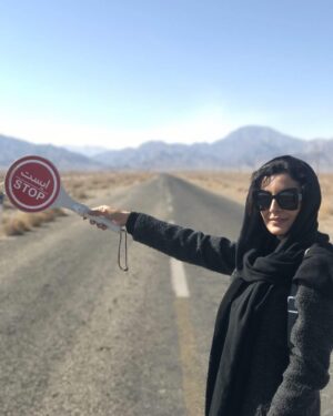 Sare Bayat Instagram - .
اولین دعوت به چای را نپذیر
داغی اش خانه ات را می سوزاند
تو می مانی و ویرانیِ تمامِ عمرت
از او فقط یک فنجان می ماند
.
عکس از آیدا مصباحی عزیز🙏
.
#ساره_بیات 
#sareh_bayat #sarehbayat